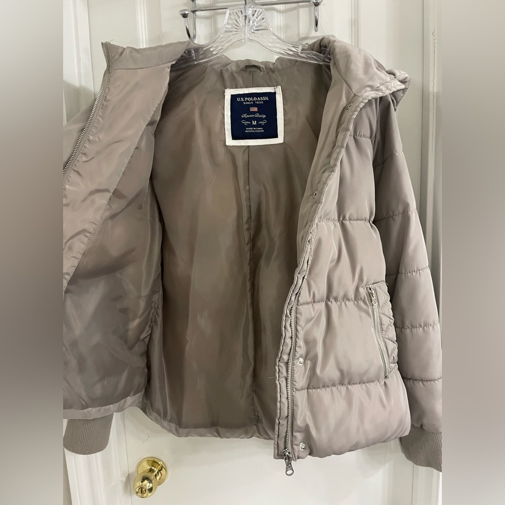 U.S. Polo Assn. Hooded Puffer Jacket Size Medium - Picture 2 of 11